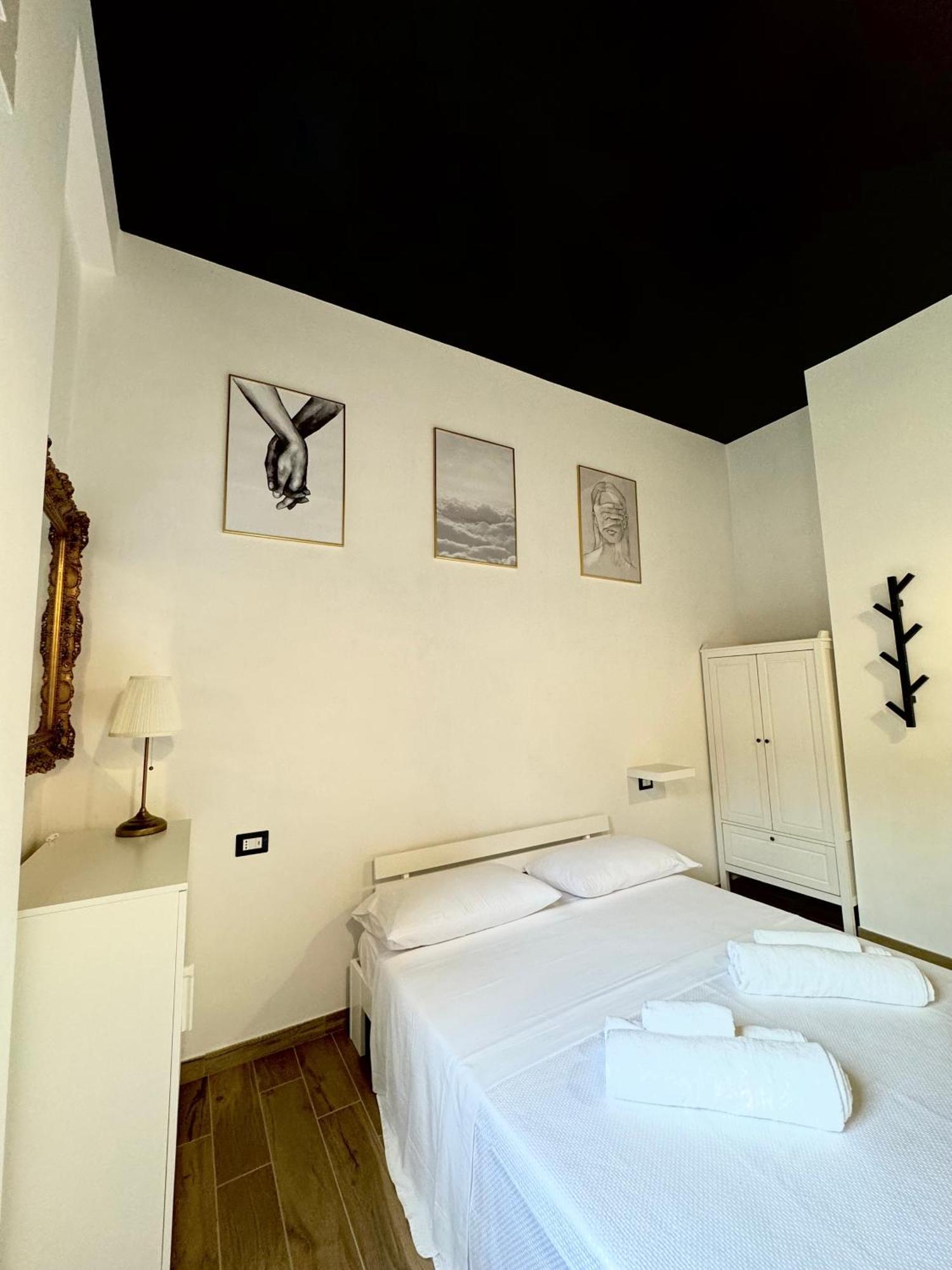 Black Sky Rome Bagian luar foto